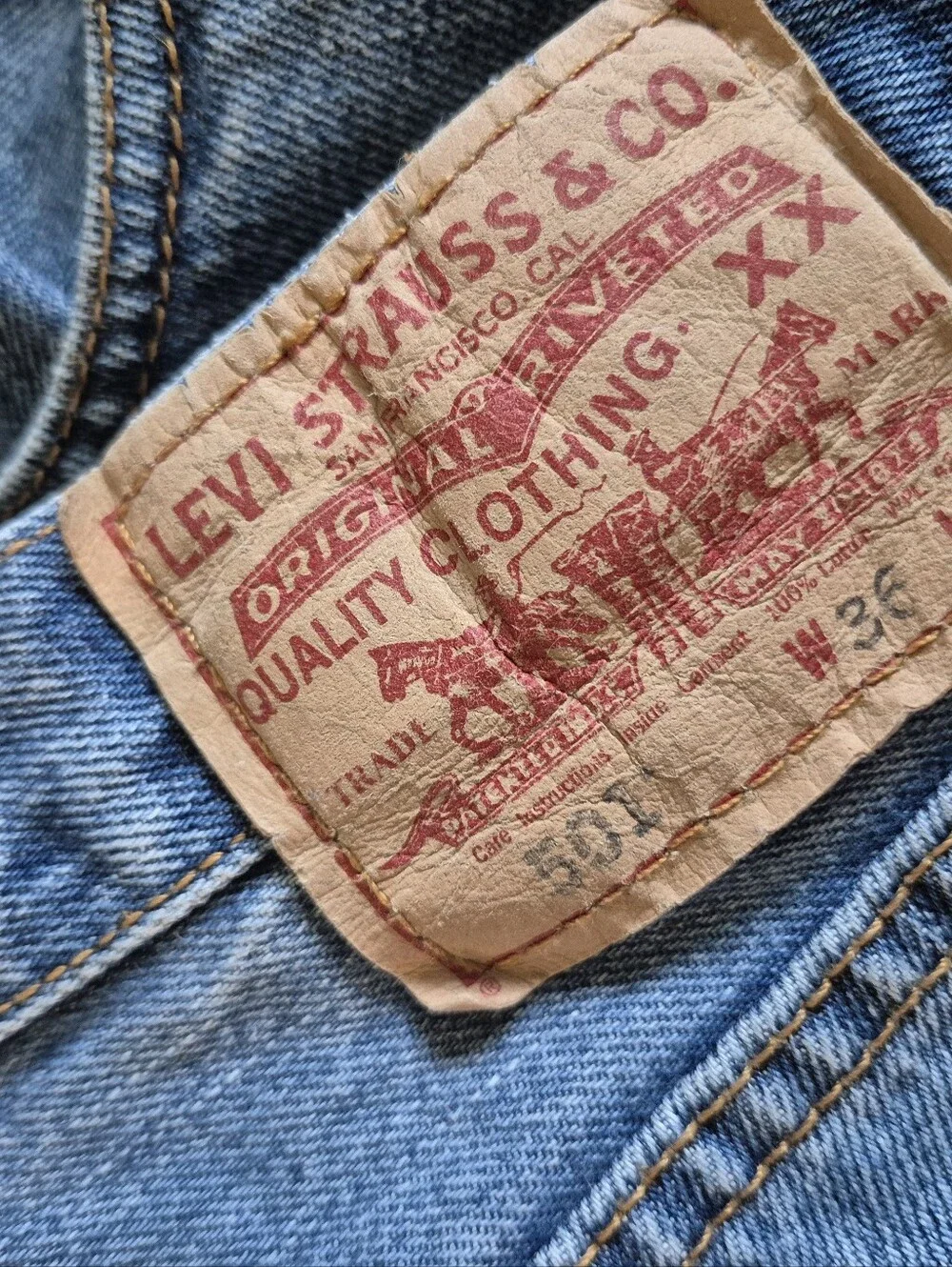 Vintage 501 Levi's 36x36 Mens 5 Button Light Wash Classic, light wear on bottom